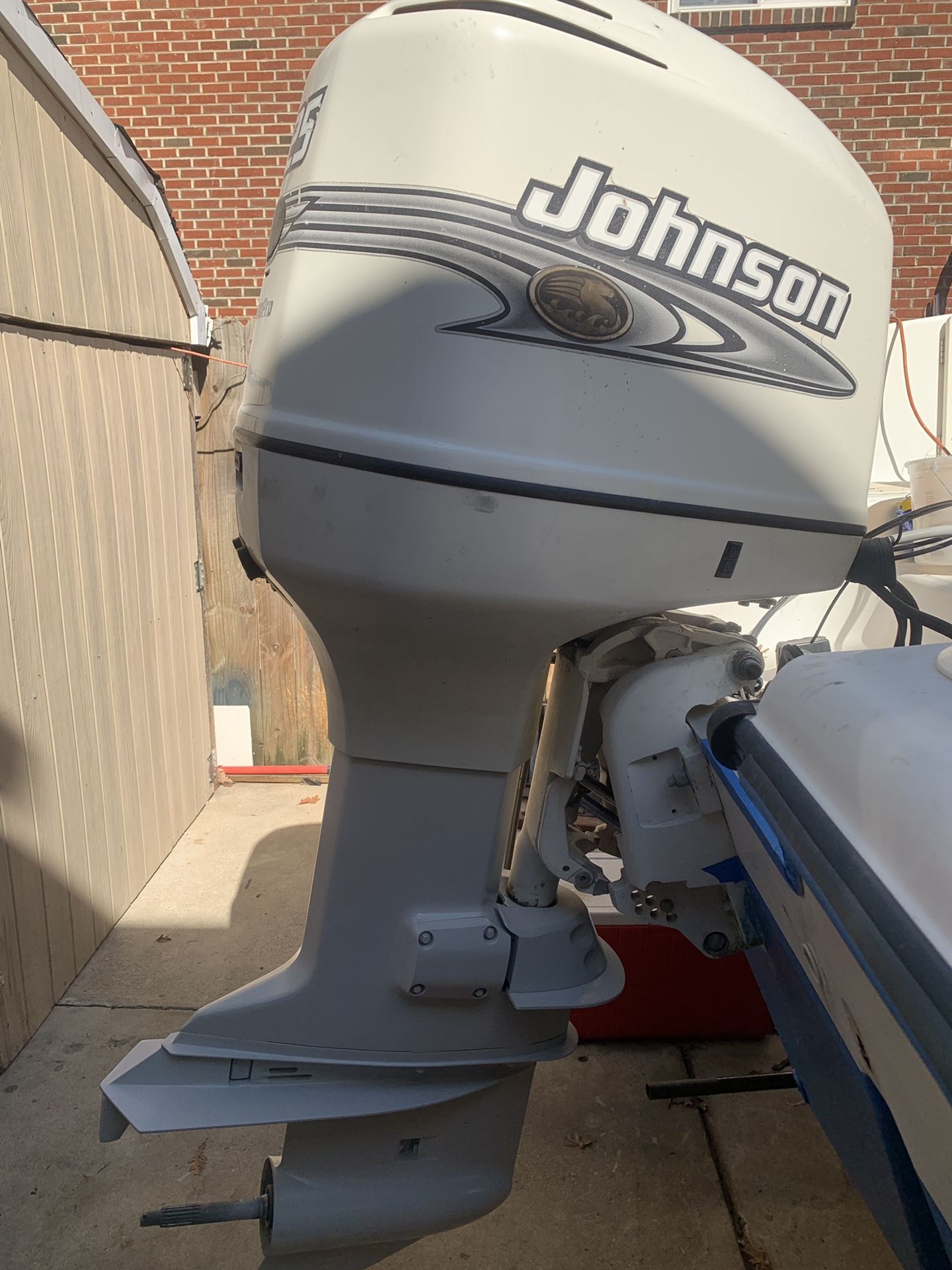 2001 Johnson 225 hp 2 stroke