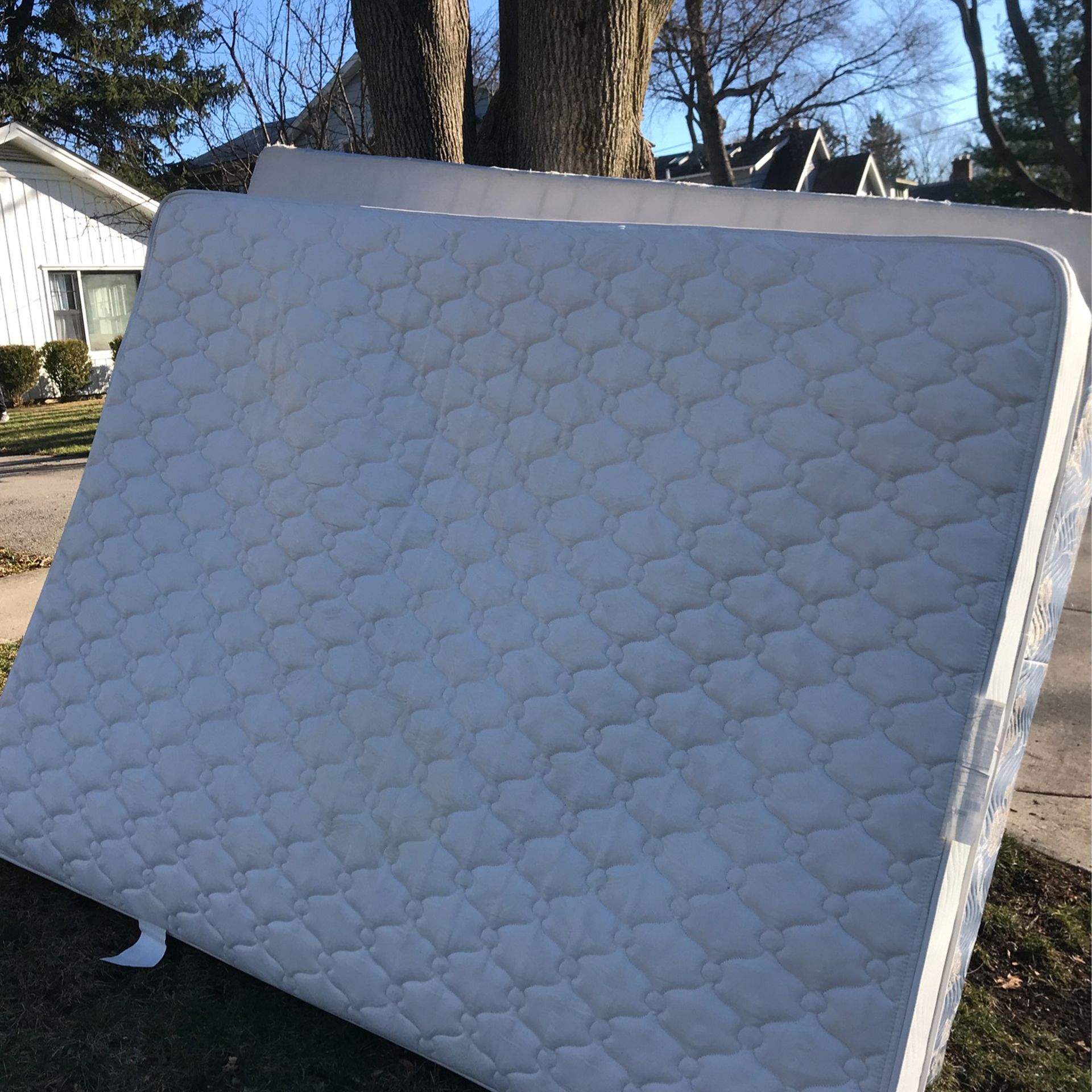 FREE Queen Mattress and Boxspring - Curbside (corner of Liberty & Chase in Wheaton)