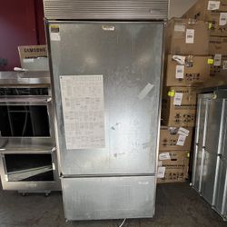 36" Subzero Classic Over-and-Under Refrigerator/Freezer