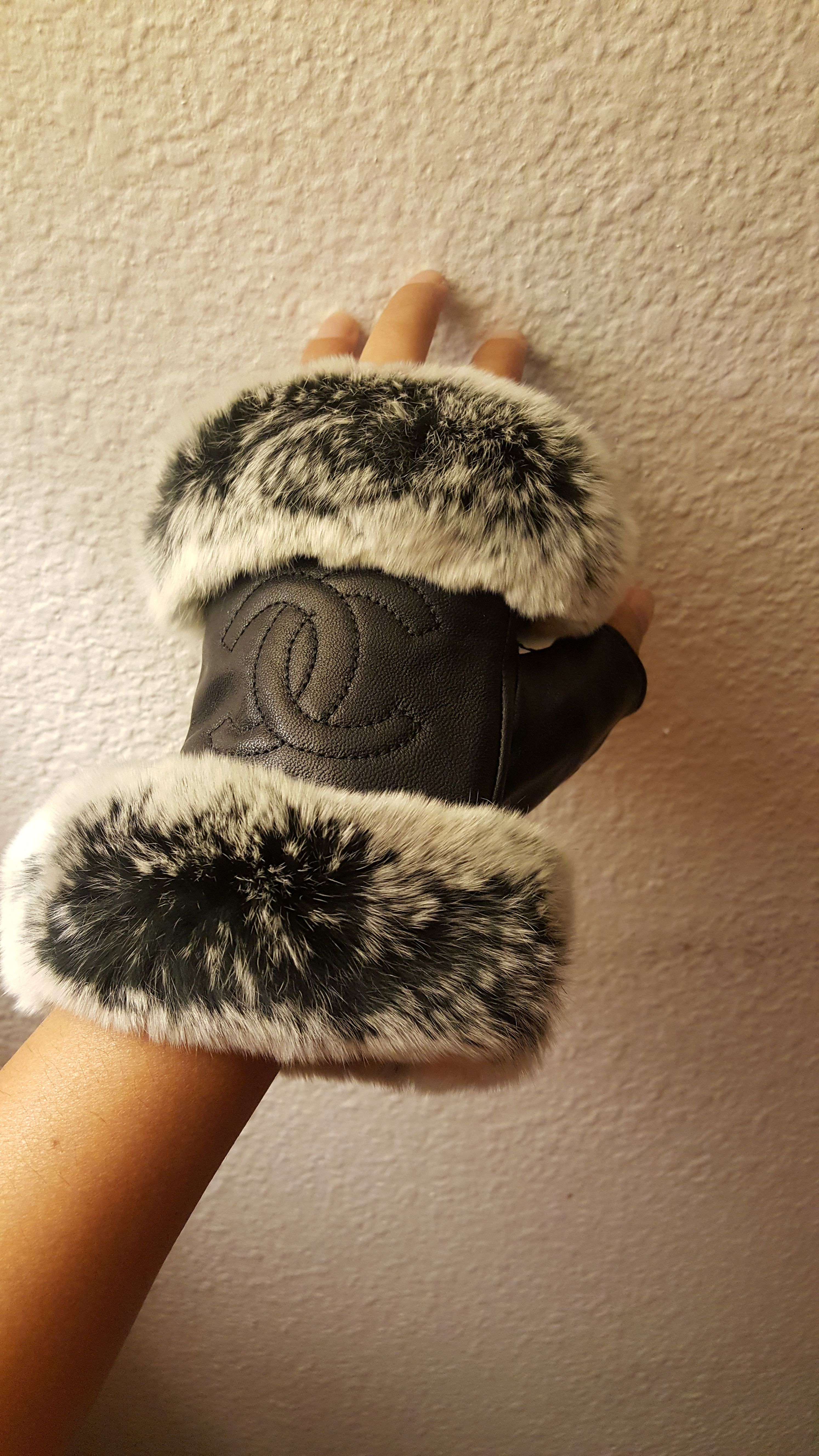 Chanel Winter Gloves with Fur! Grab Now won't last for Sale in Novato, CA -  OfferUp