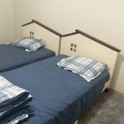 Twin Beds 