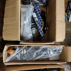 LOT 13 BRAND NEW 2012 CHEVY EQUINOX VEHICLE PARTS 