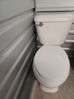 Toilet (Brand Mansfield)