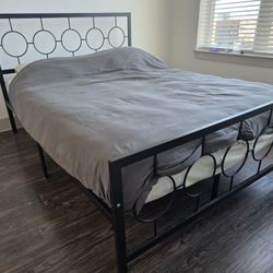 Avren Oriental Vintage Style Metal Platform Bed