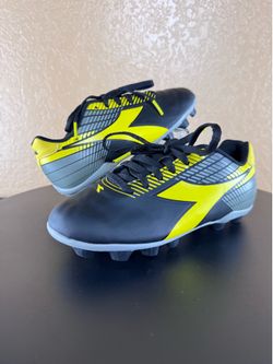 Diadora Ladro MD Jr Soccer Cleats - Kids US Size 2 ⚽️