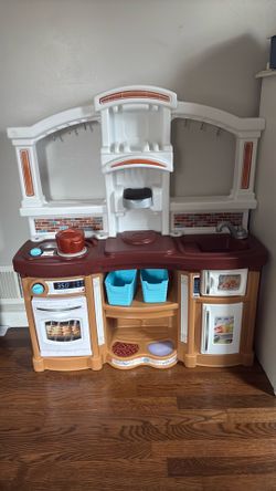 Great condition play kitchen