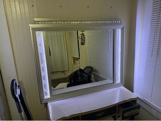 Vanity mirror