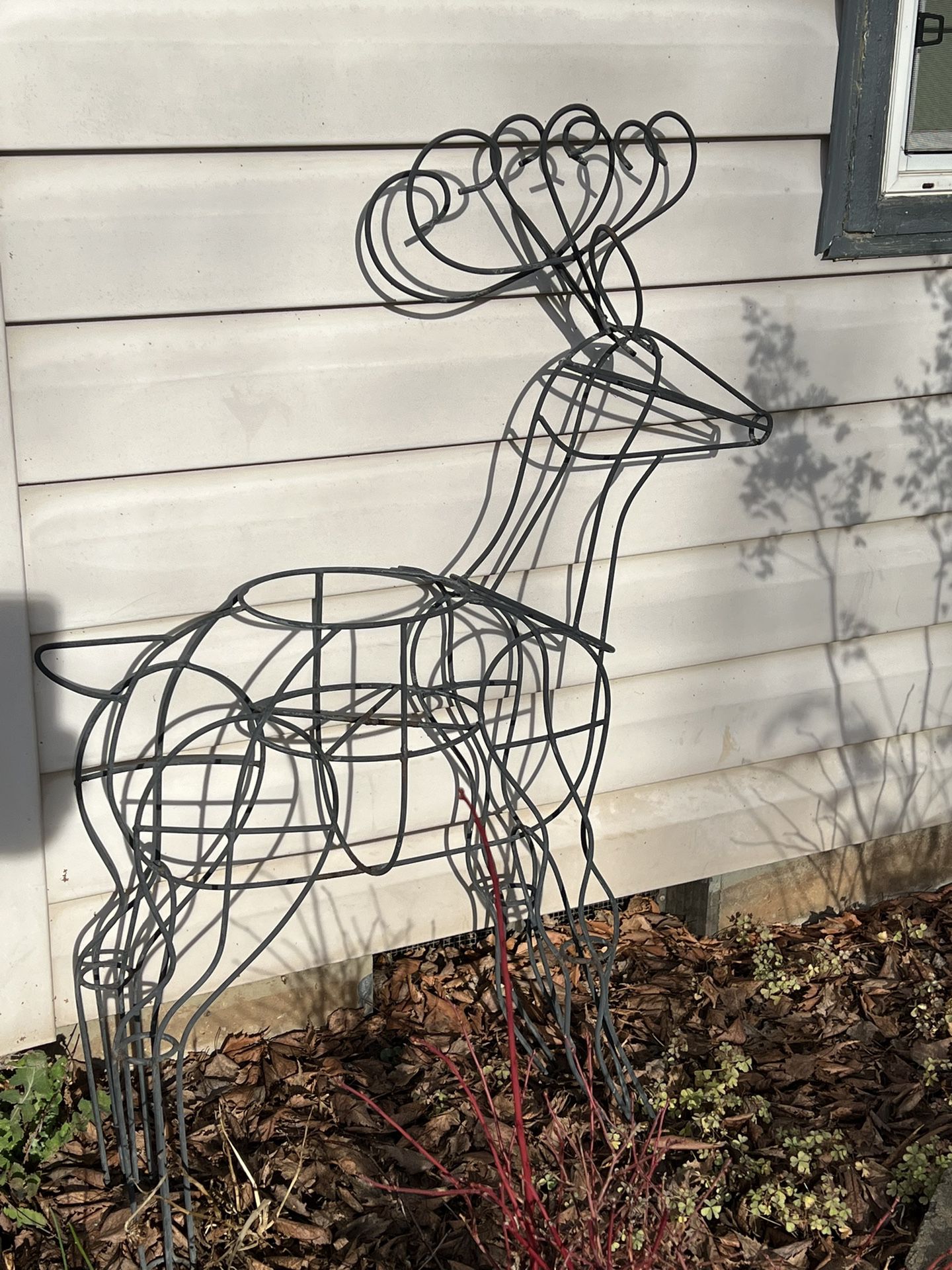 $22 Reindeer Topiary Frame Plant Stand Metal Welded Wire Yard Art