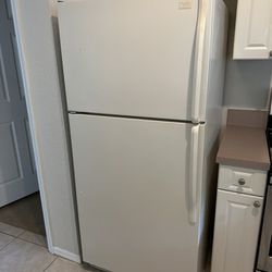 Whirpool Top Freezer Refrigerator Color Ivory 