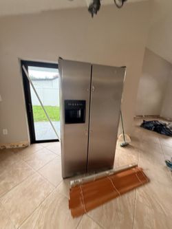 36" STAINLESS STEEL REFRIGERATOR!