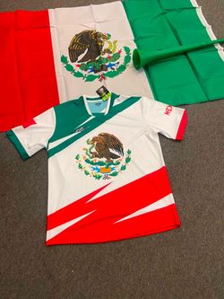Bandera de México con bandera y trompeta