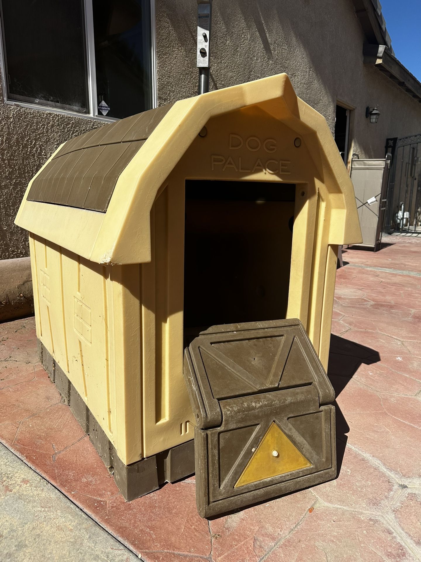 Dog Palace Insulated House