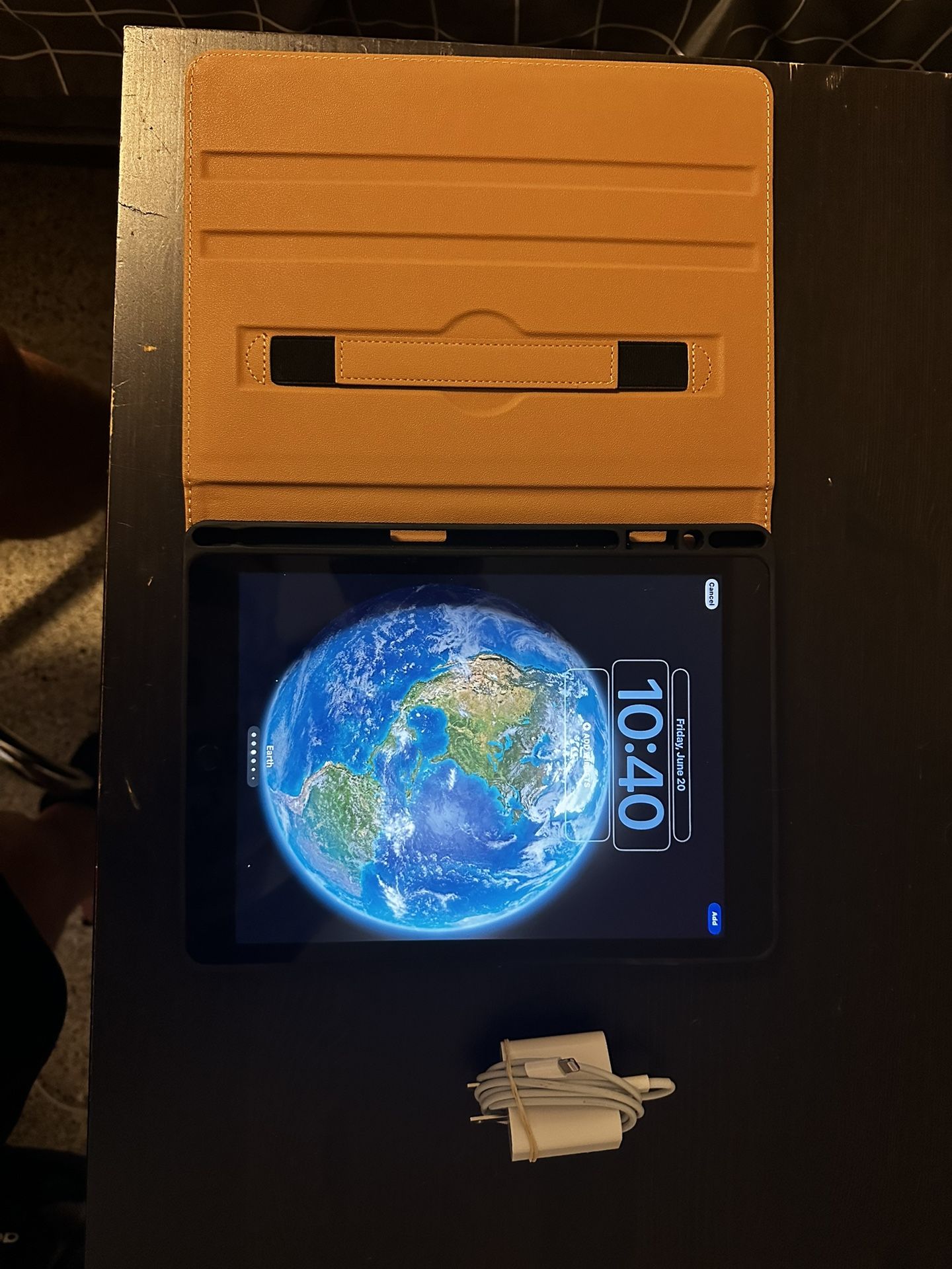 iPad 9th Gen 64G WiFi Space Gray w/ Case & Charger (LIKE NEW)