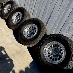 KMC 235 8X165 BEADLOCKS MACHINED