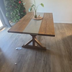 Dinning Table 