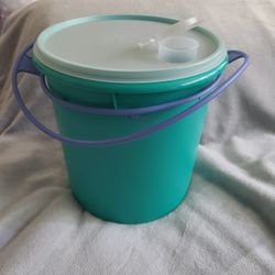 Pour All Canister Green With Blu Handle