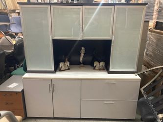 Herman Miller Executive Credenza with Glass Hutch – $999 📦 Florida