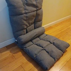 New Floor Gaming Chair With Adjustable Backrest 