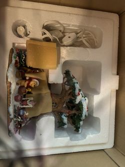 Disney Winnie the Pooh Christmas Village Light-Up Figurine w/ Box