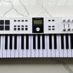 Arturia MIDI Keyboard KeyLab Essential 61 mk3