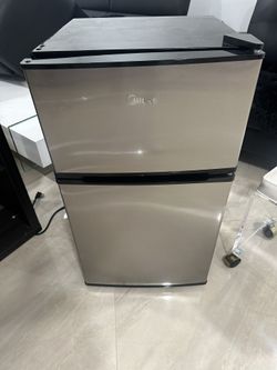 Midea Stainless Steel Mini Fridge – Dual Door – Excellent Condition