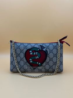 GUCCI GG SUPREME KINGSNAKE HEART POCHETTE USED ENTRUPY VERIFIED