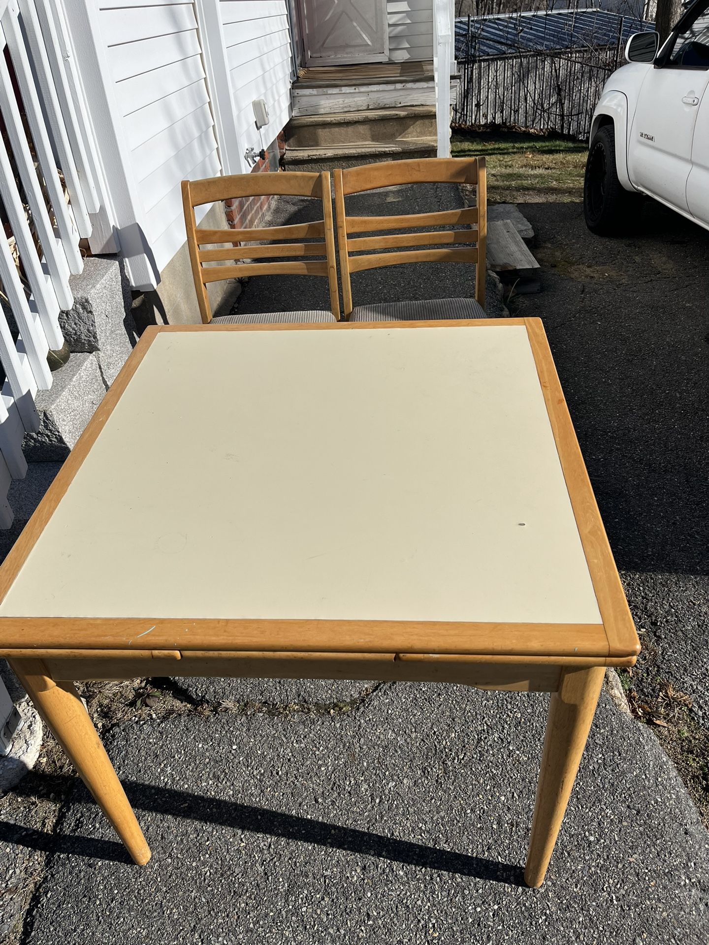 Free Table And Chairs 