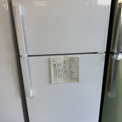 Garage Ready 22 Cu.ft Top Freezer Refrigerator 