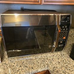 VINTAGE GE MICROWAVE 1250 WATTS