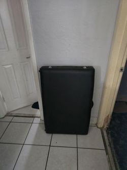 Massage Table (MUST GO)