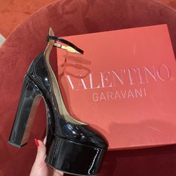 VALENTINO GARAVANI TAN-GO PLATFORM PUMP IN PATENT LEATHER‼️SELLING FAST‼️