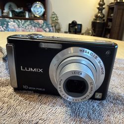 Panasonic LUMIX DMC-FS5 10.1MP Compact Digital Camera - Black with battery and memory card. No charger 