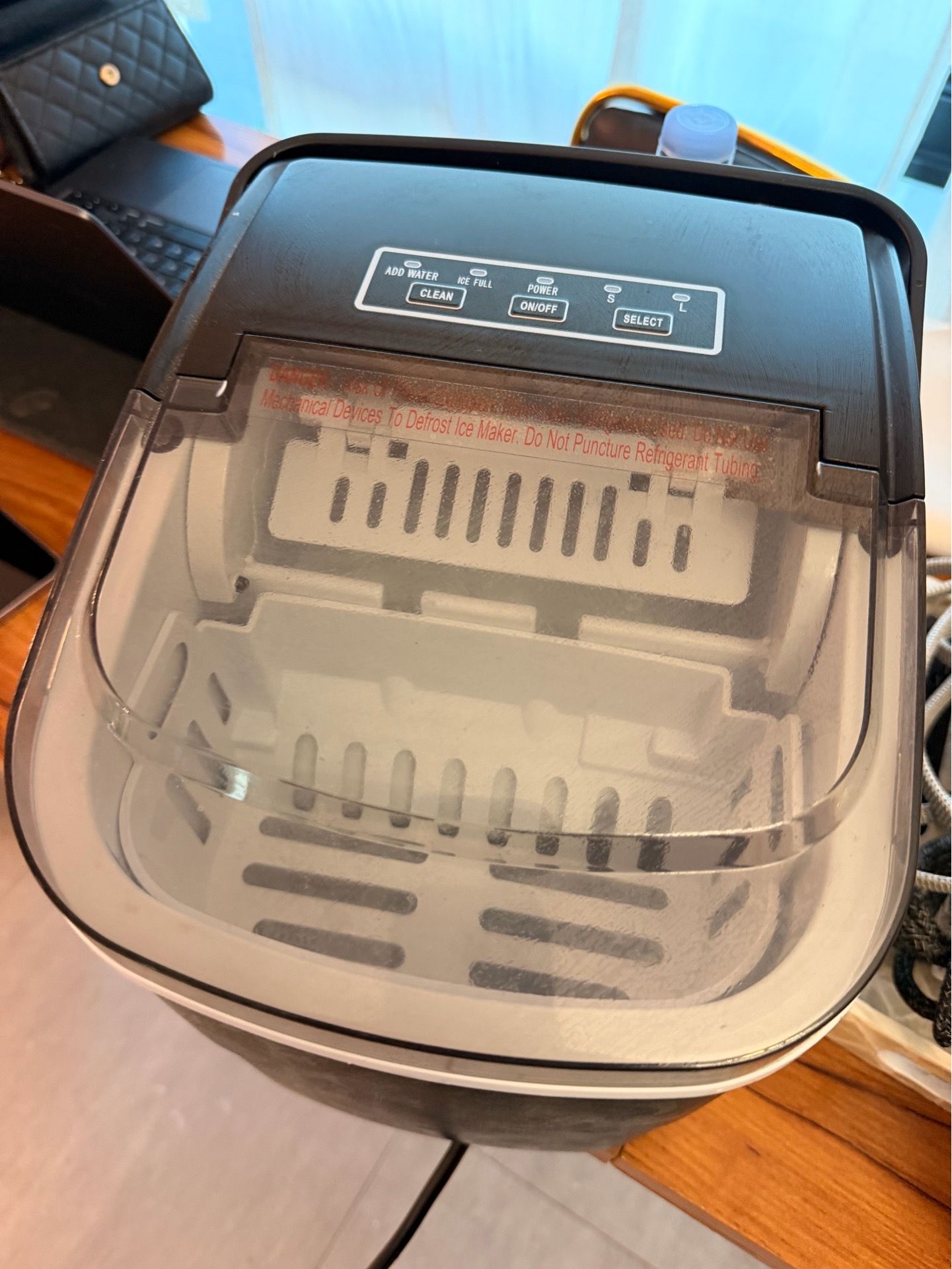 Ice maker like new