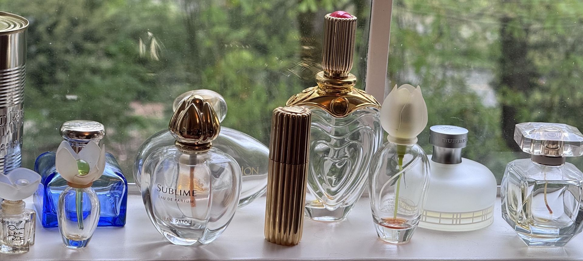 24 pce collection of empty perfume and eau de toilette bottles