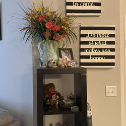 Fake Flowers With Vases 