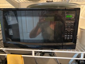 Insignia Black Countertop Microwave