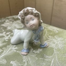 Lladro Rare # 5101 Sweet Baby Crawling