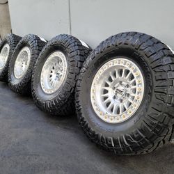 17" Kmc IMS w/ 35x12.50R17 Nitto Ridge Grappler Tires 