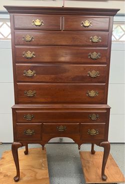 Ethan Allen Early American Queen Anne 10 Drawer Highboy Dresser