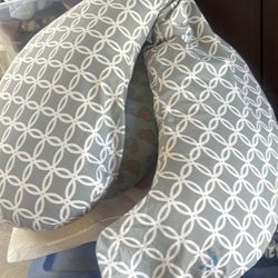 Woman, pregnant, and pillow