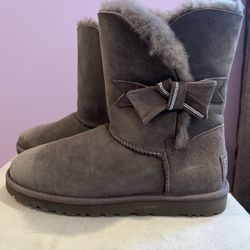 Uggs Bailey Bow Bling. Size 9