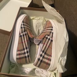 Burberry Size 8 Mens