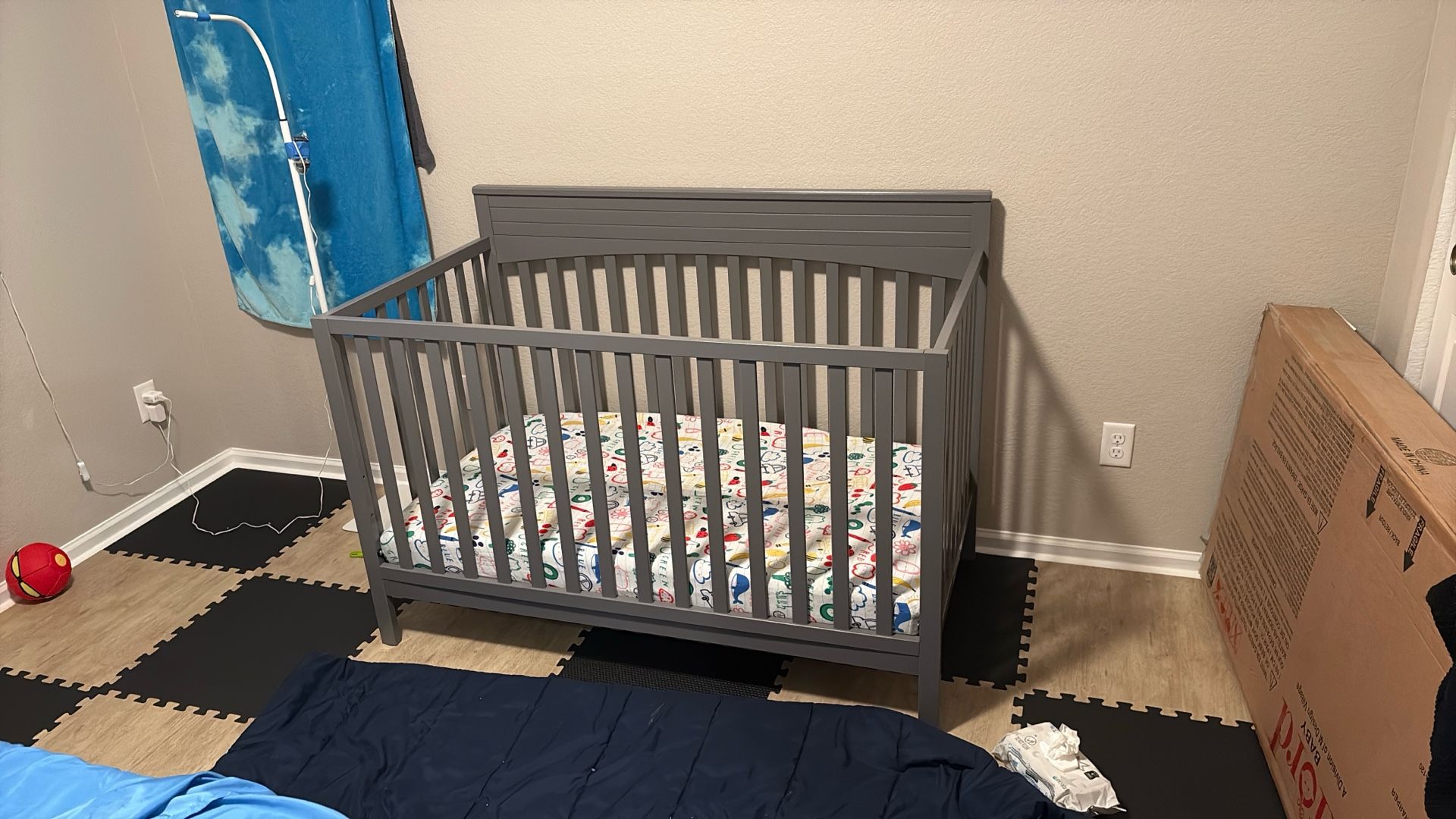 Free Baby Crib & Mattress 