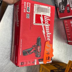 Milwaukee M12 3/8 Drill/driver Kit