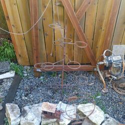 Plant Stand Holds Eight Plants