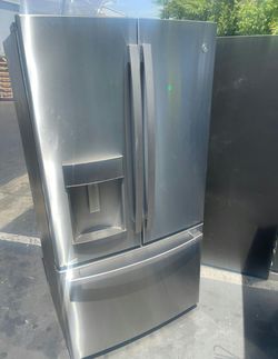 Stainless GE French Door Fridge with Ice Maker