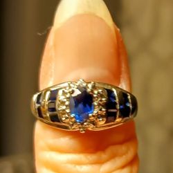Absolutely Gorgeous 10K White Gold Estate Ring 