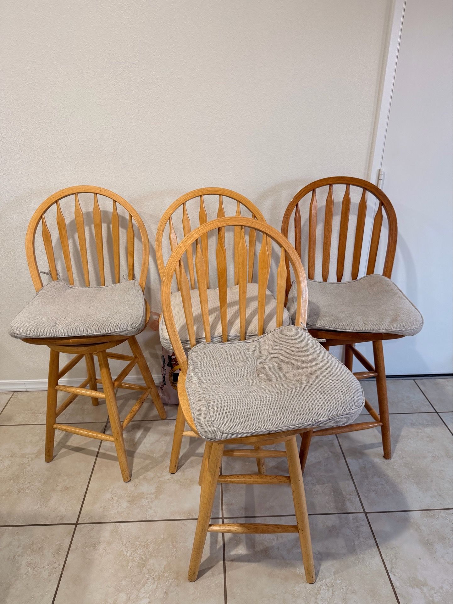 Bar stools (4)