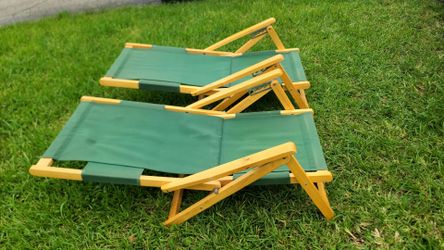 2 patio foldable wood chairs ,lay flat