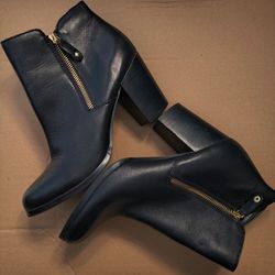 Women's Aldo black leather ankle boots 8.5